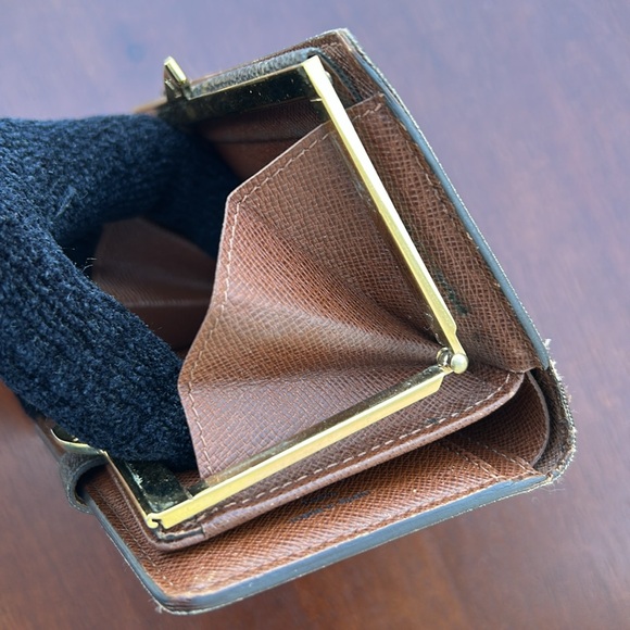 Louis Vuitton monogram kisslock wallet - Picture 10 of 16